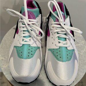 Women’s Air Huarache Run